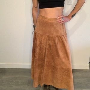 *SOLD 🦊💕*Gorgeous Vintage Suede Skirt